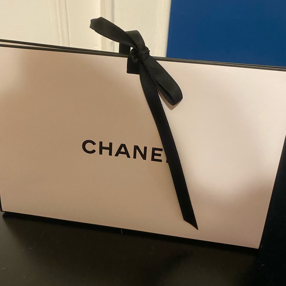 Chanel box - Picture 3 of 3